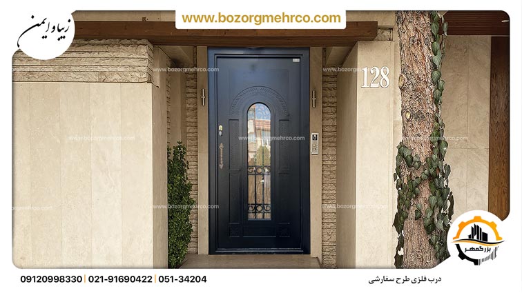 درب حیاط آهنی